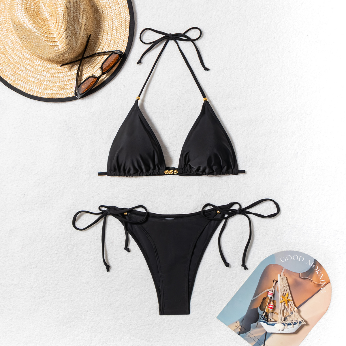 Bikini con Separación de Cuentas Metálicas